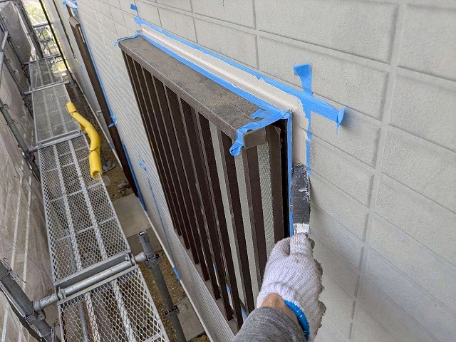 日進市で新規シーリング補填後のならし作業、交換工事で最も難易度の高い工程です